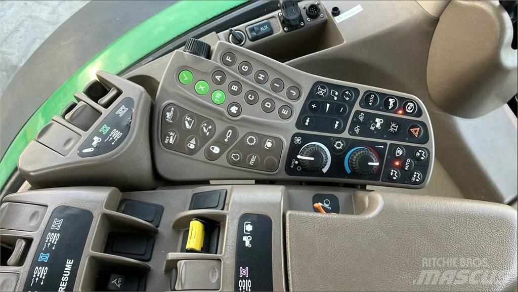 John Deere 7230R Tractoren