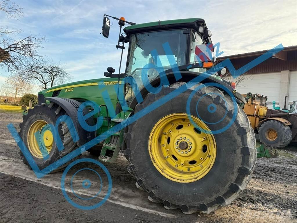 John Deere 8230 Tractoren