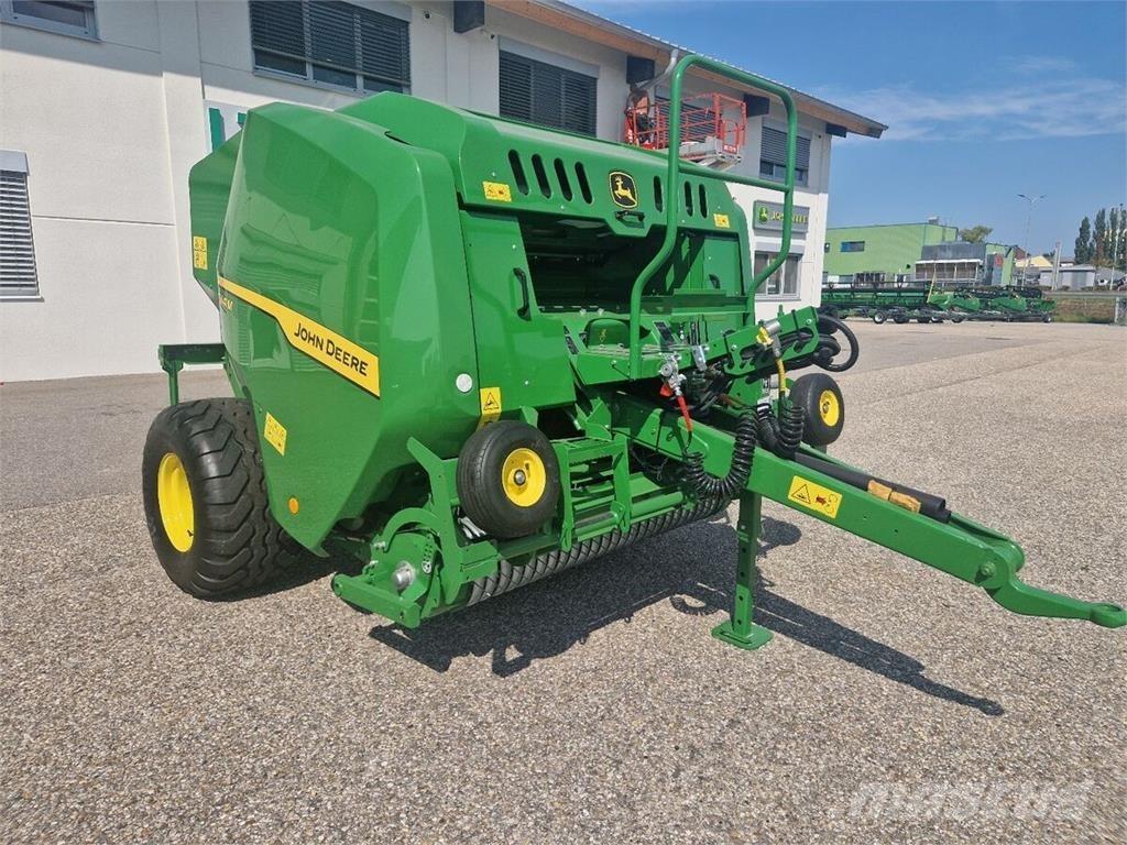 John Deere F441M Ronde-balenpersen