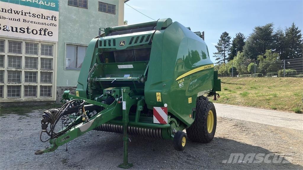 John Deere V461R Ronde-balenpersen