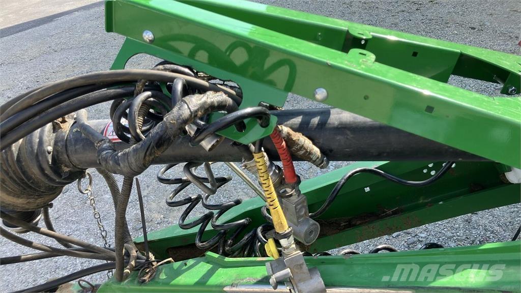 John Deere V461R Ronde-balenpersen