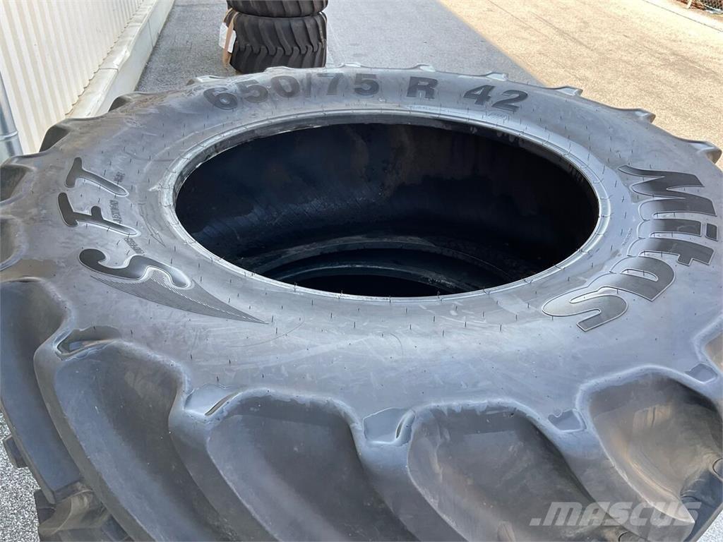 Mitas 650/75 R 42 Banden, wielen en velgen