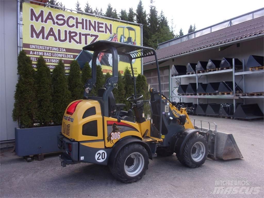 Mustang AL 306 Voorladers en gravers
