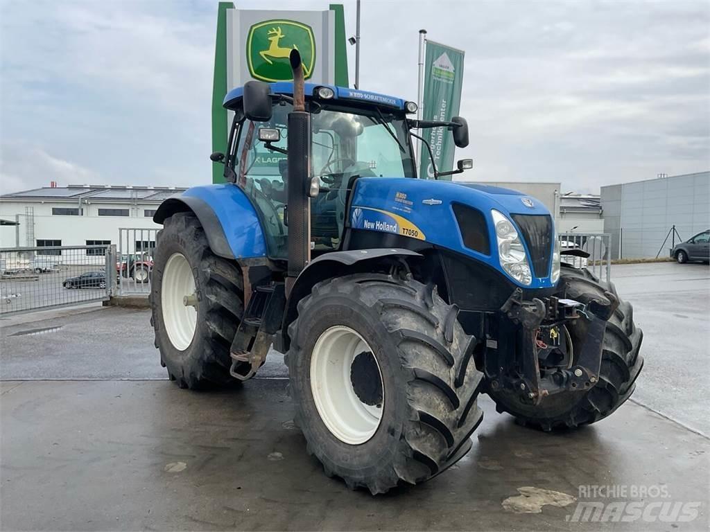 New Holland T7050 Tractoren