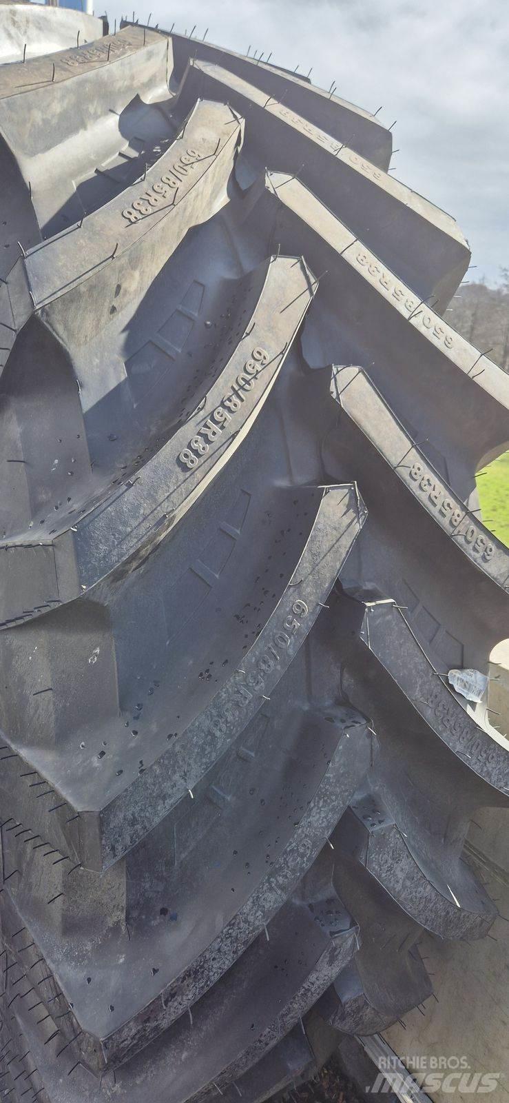 Petlas 650/85 R38 Banden, wielen en velgen