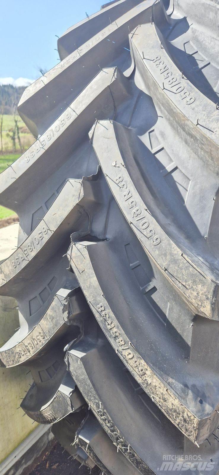 Petlas 650/85 R38 Banden, wielen en velgen