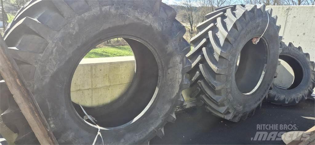 Petlas 650/85 R38 Banden, wielen en velgen