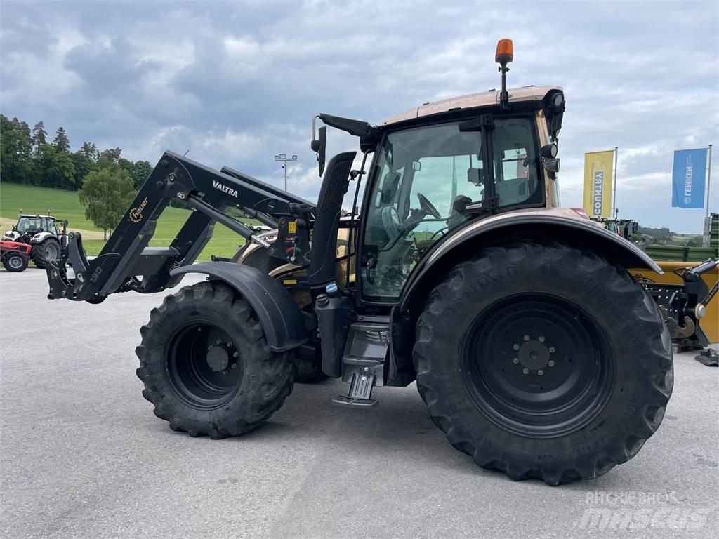 Valtra N174 HiTech Tractoren