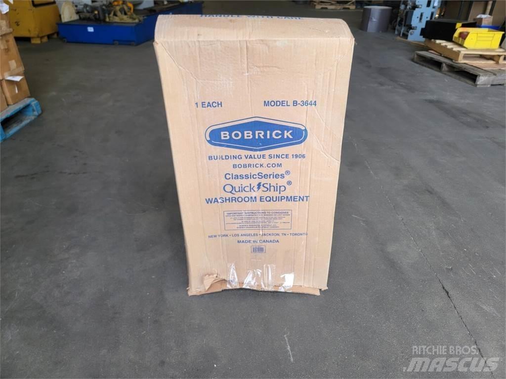  BOBRICK B-3644 Palletbrede containers