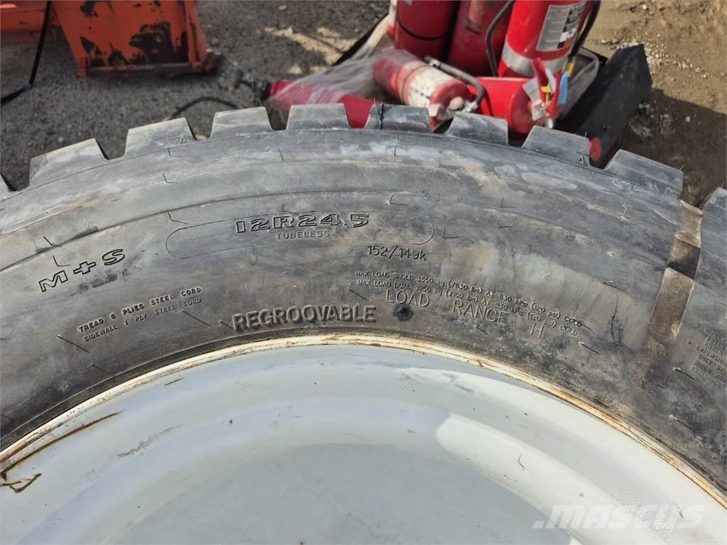 Goodyear G177 Banden, wielen en velgen