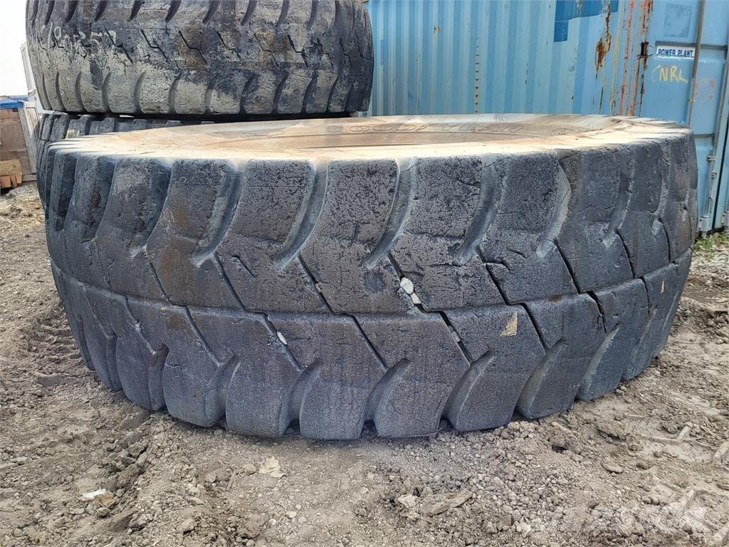 Goodyear RM-4B+ Banden, wielen en velgen