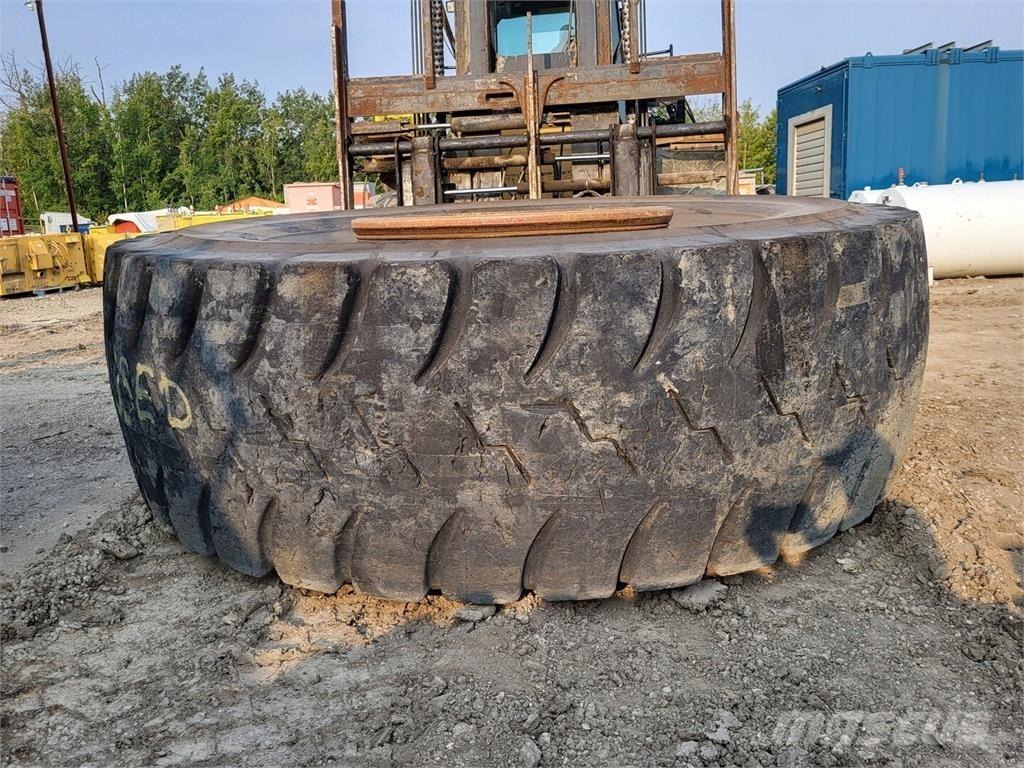 Goodyear RM-4B+ Banden, wielen en velgen