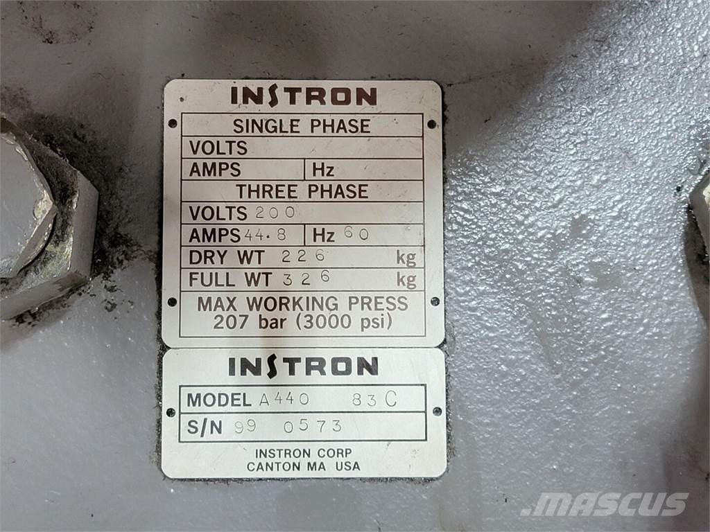  INSTRON A440 83C Waterpompen