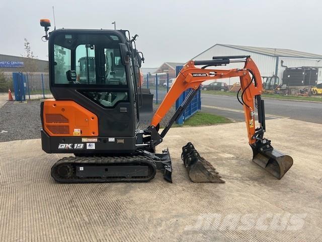 Develon DX19-7 Rupsgraafmachines