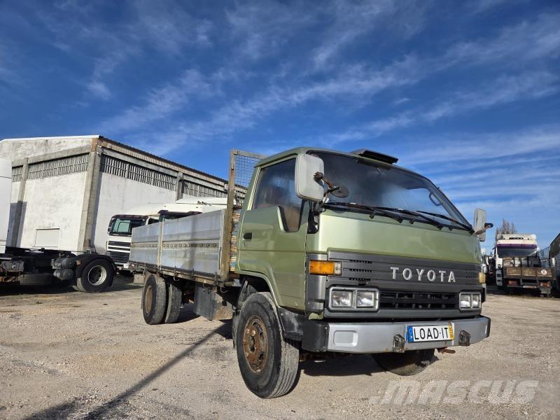 Toyota BU96L Bakwagens met gesloten opbouw