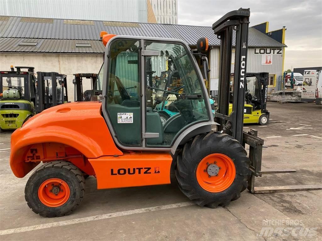 Ausa C300H Vorkheftruck voor zwaar terrein