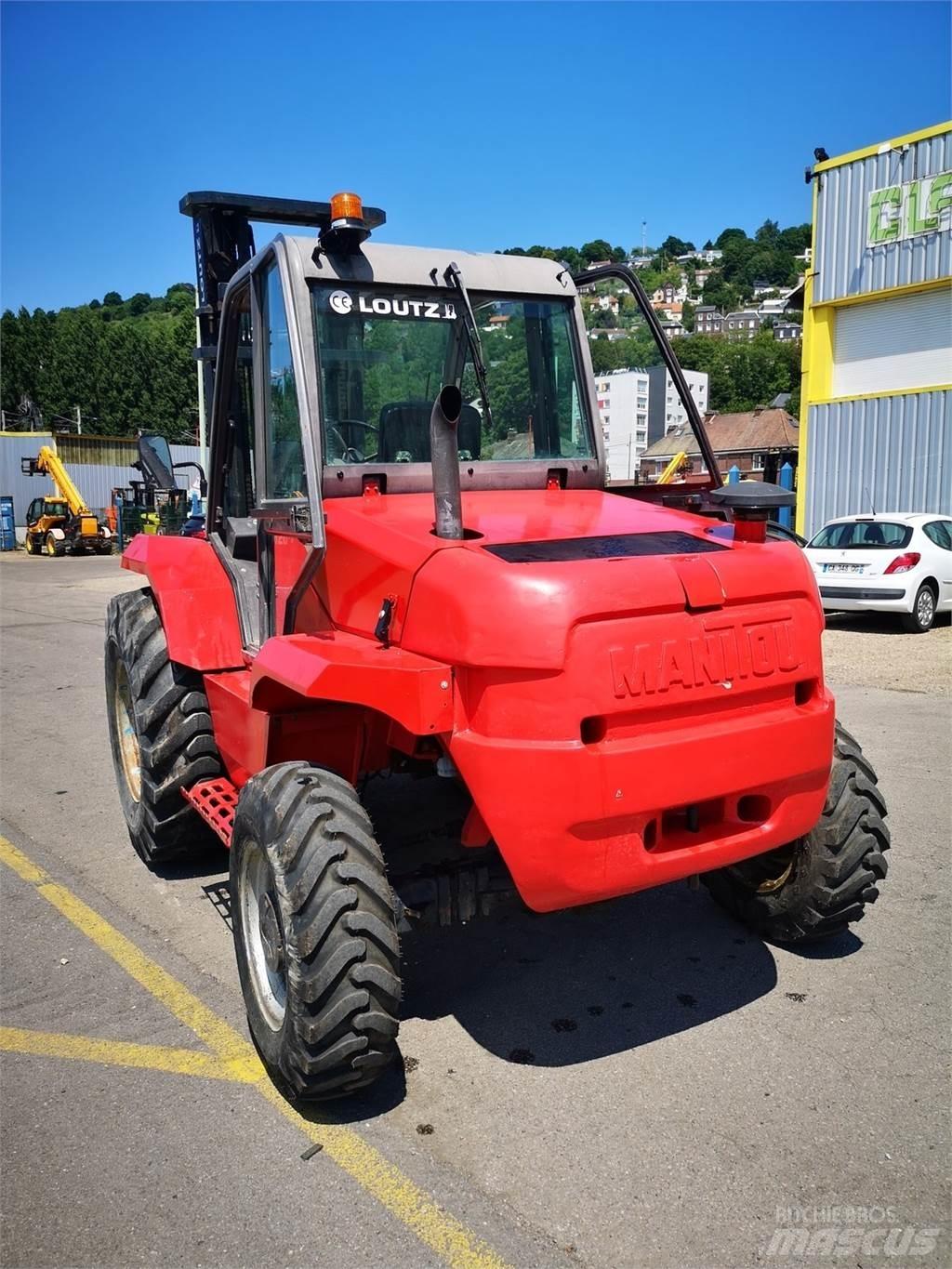 Manitou M26-4 Vorkheftruck voor zwaar terrein