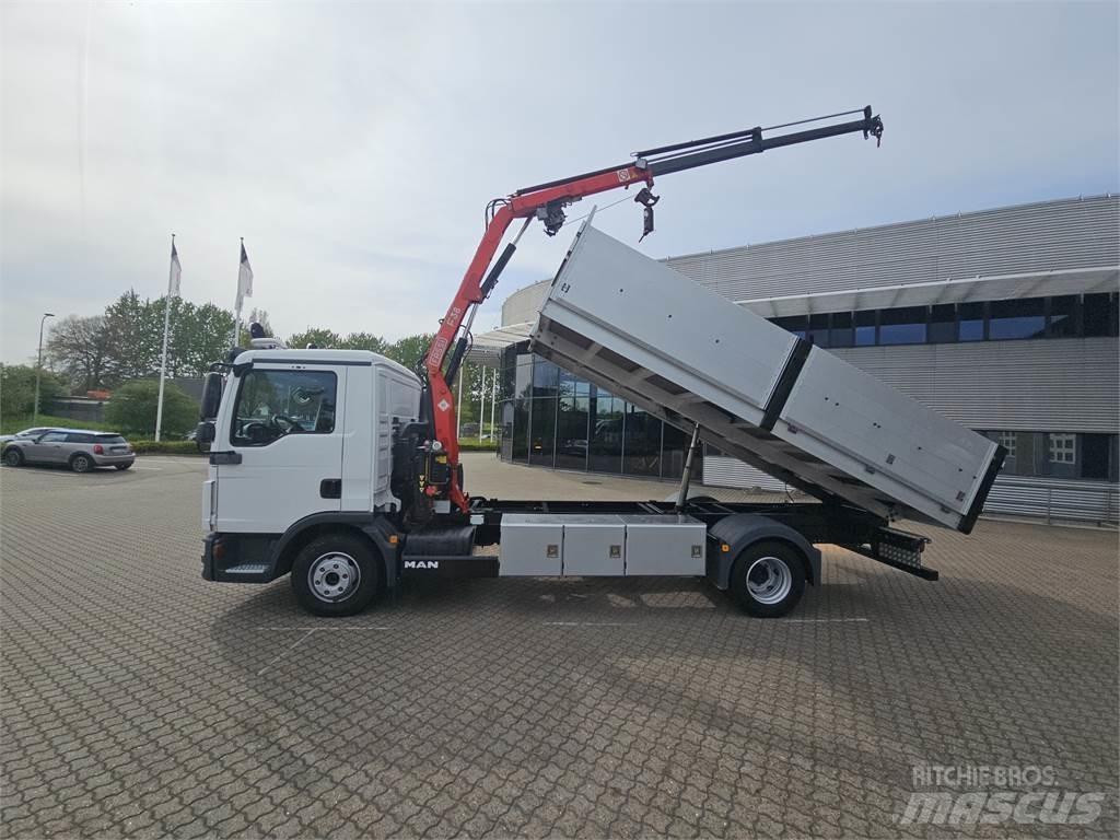 MAN TGL 10.220 Vlakke laadvloer met kraan