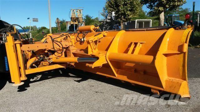 CASE MXM190 Sneeuwschuivers en -ploegen