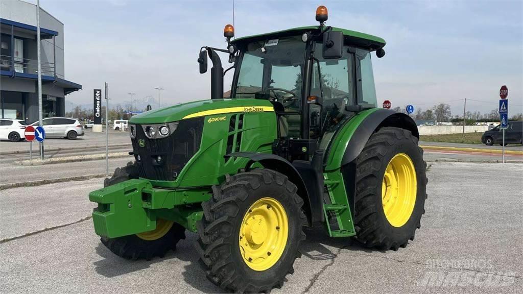 John Deere 6090MC 4X4 Sneeuwschuivers en -ploegen