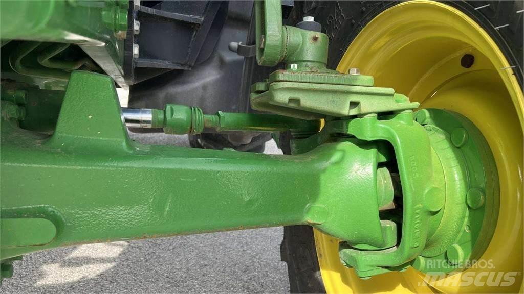 John Deere 6090MC 4X4 Sneeuwschuivers en -ploegen