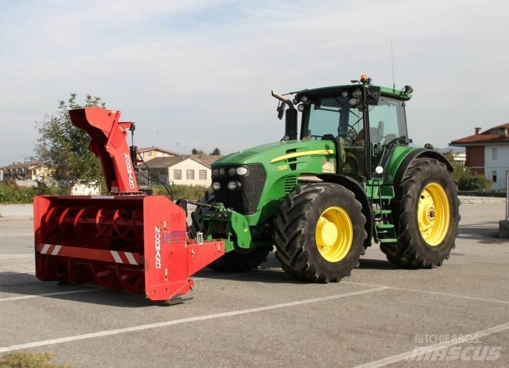 John Deere 7930 4X4 Sneeuwschuivers en -ploegen