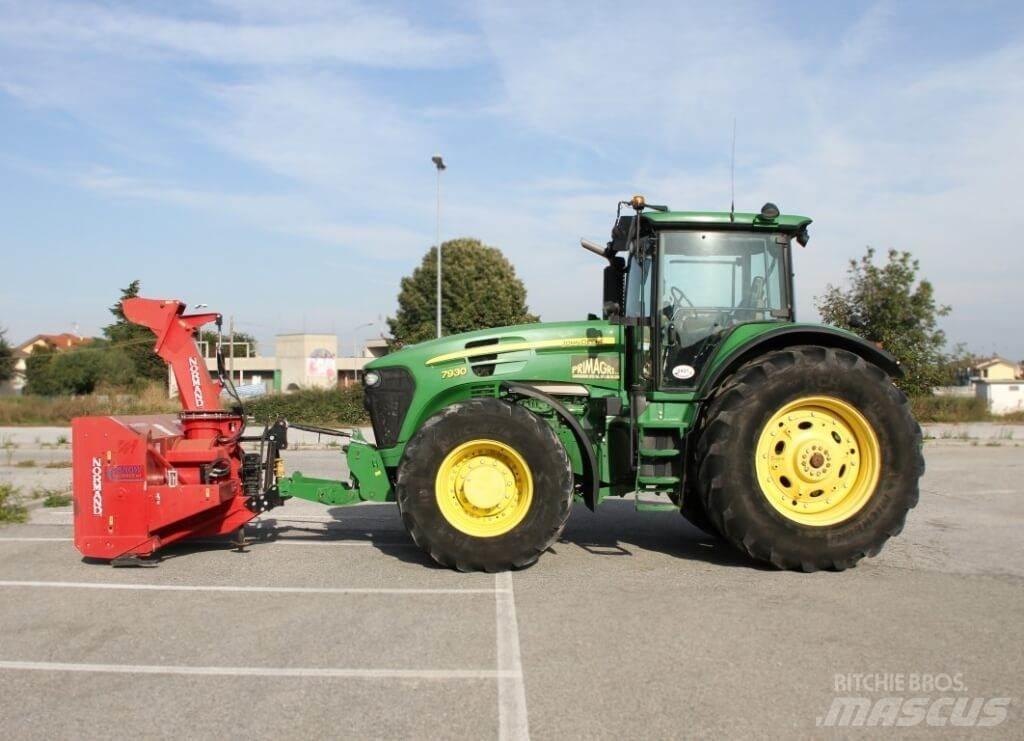 John Deere 7930 4X4 Sneeuwschuivers en -ploegen