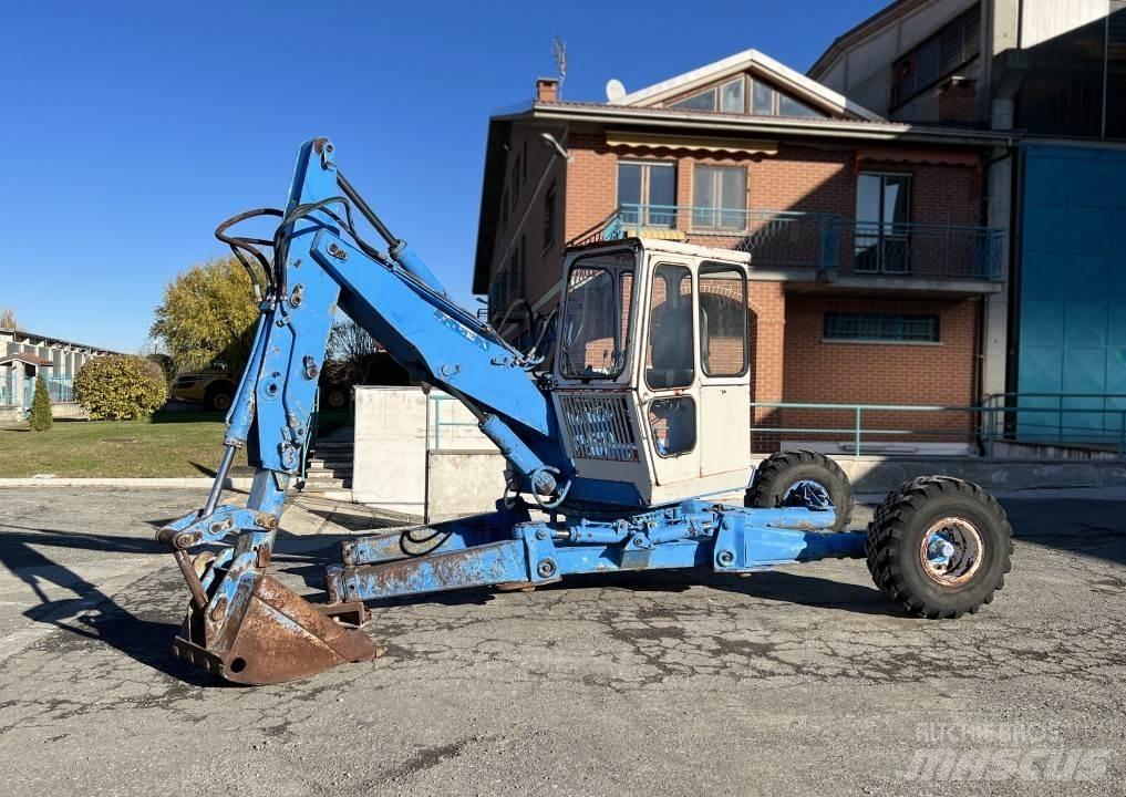  Kamo 3CX Bosbouw graafmachines