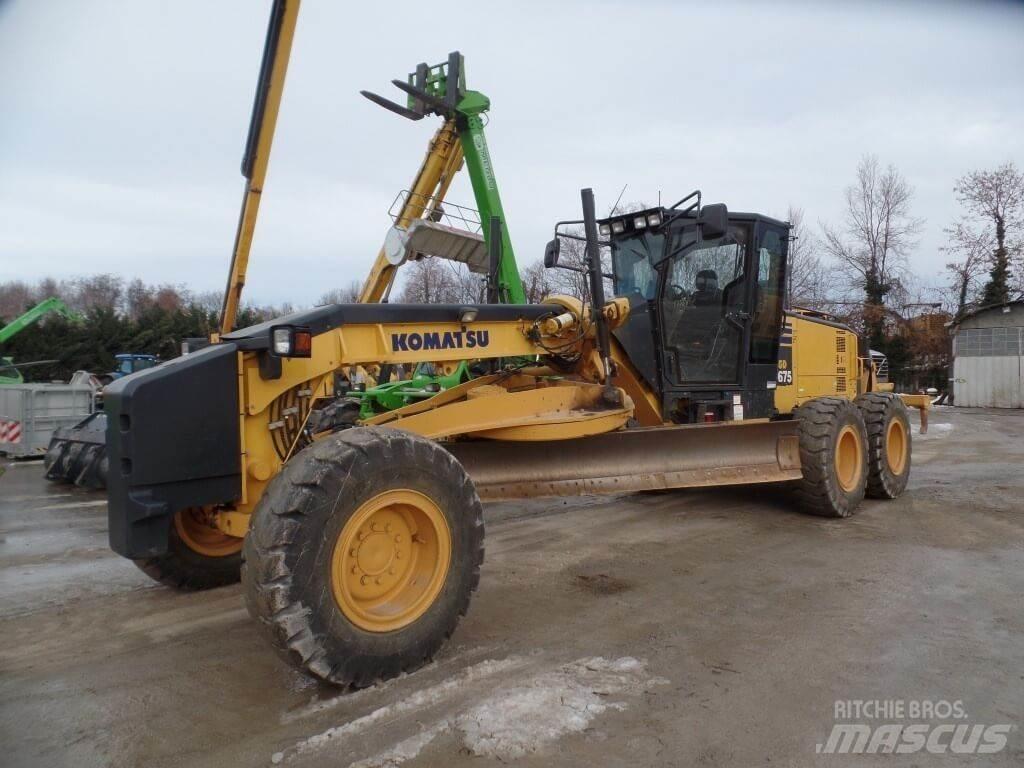 Komatsu GD675-5 Rupsdozers