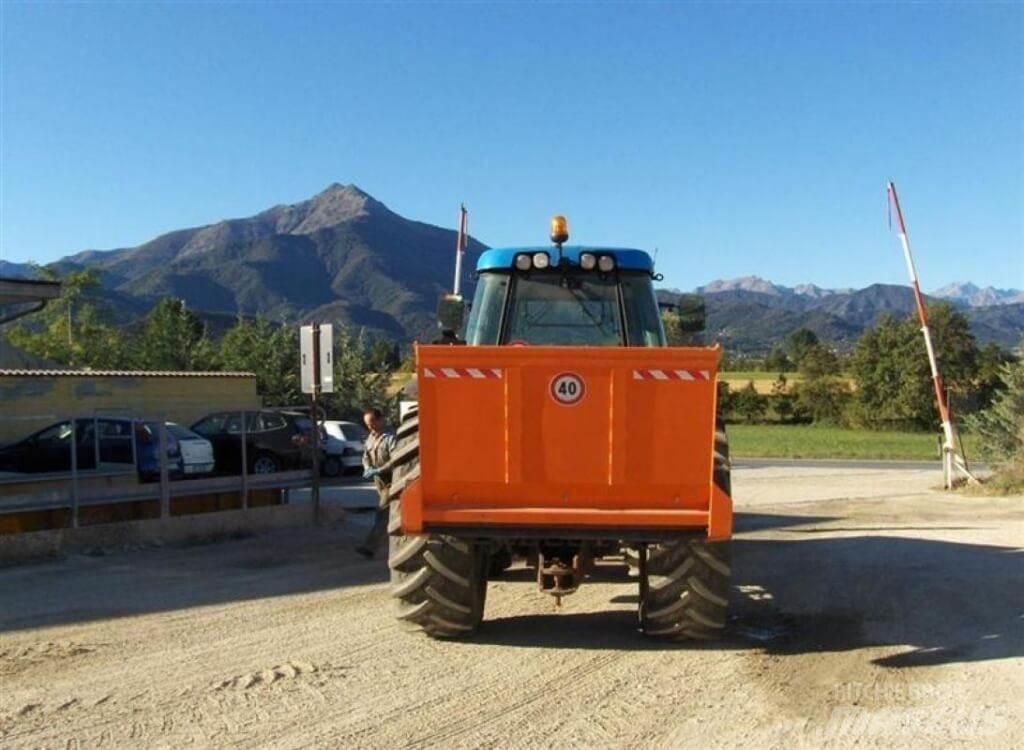 Landini LEGEND 135 Sneeuwschuivers en -ploegen