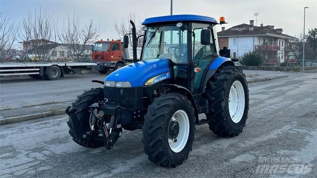 New Holland TD5050 4X4 Sneeuwschuivers en -ploegen