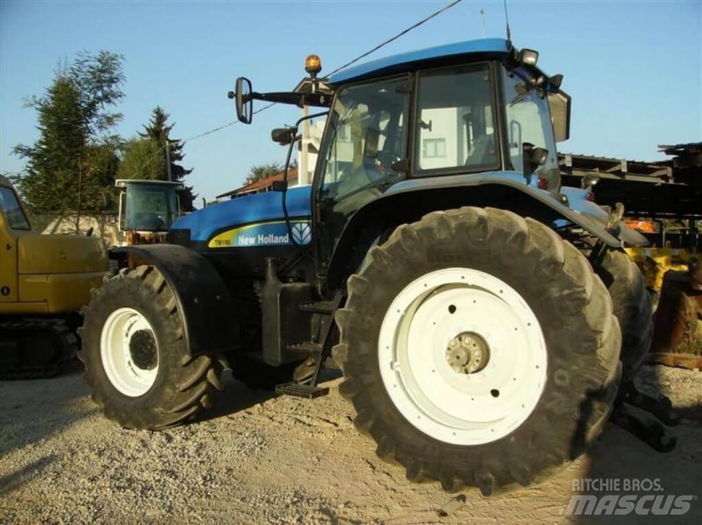 New Holland TM190 Sneeuwschuivers en -ploegen