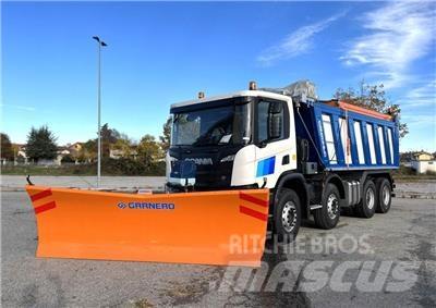 Scania P500 XT 8X4 Sneeuwschuivers en -ploegen