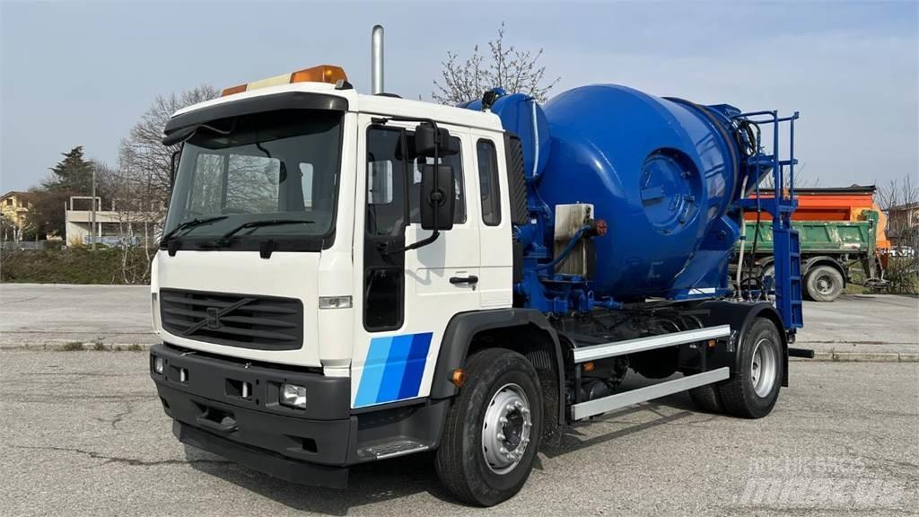 Volvo FL6 4X2 Betonmixers en pompen