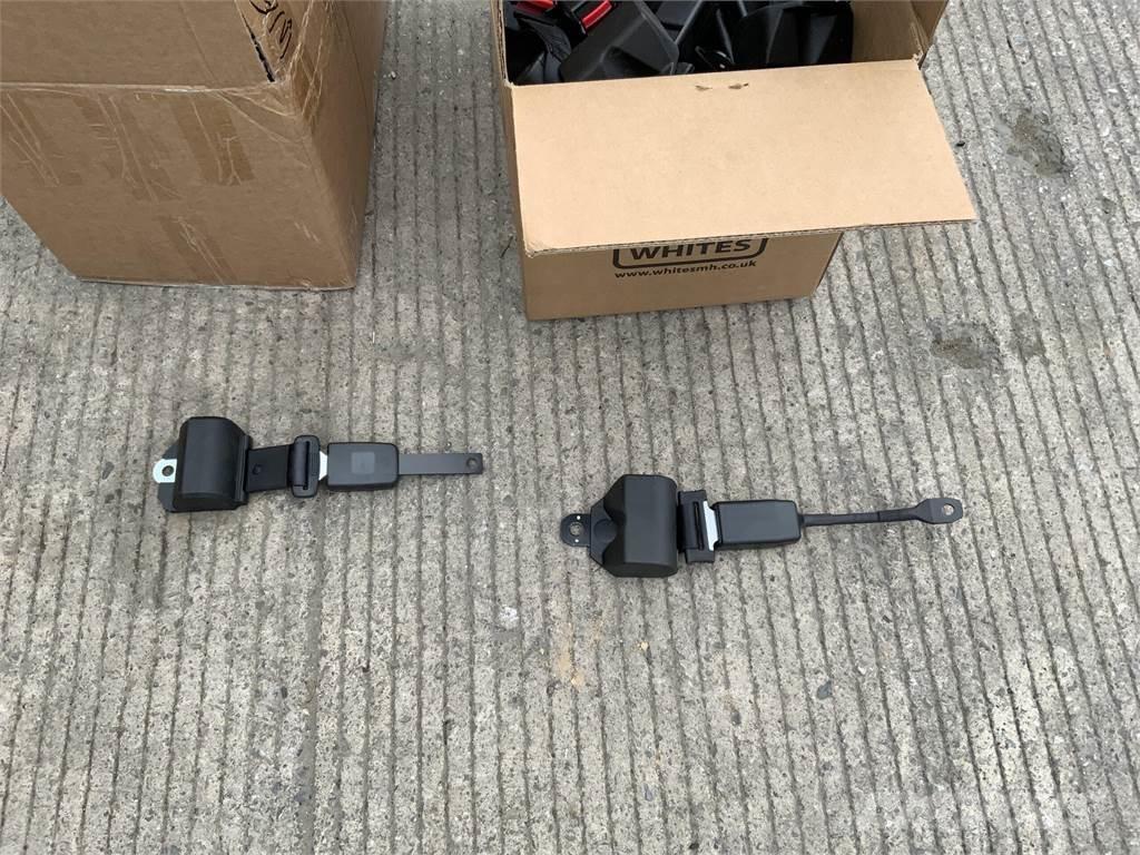  2 Boxes Of Seat Belts Landbouw - overige