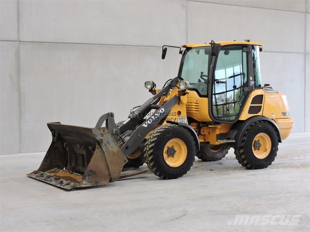 Volvo L25F + FORK Wielladers