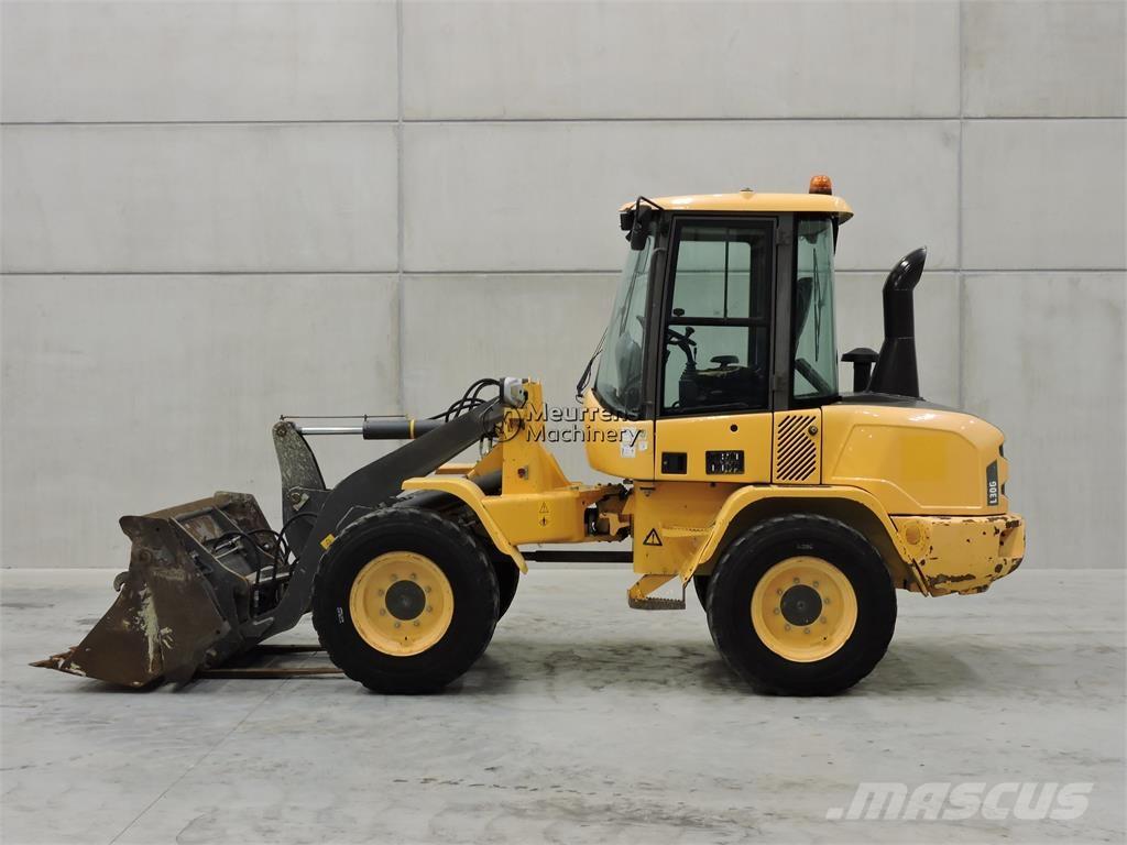 Volvo L30G + FORK Wielladers