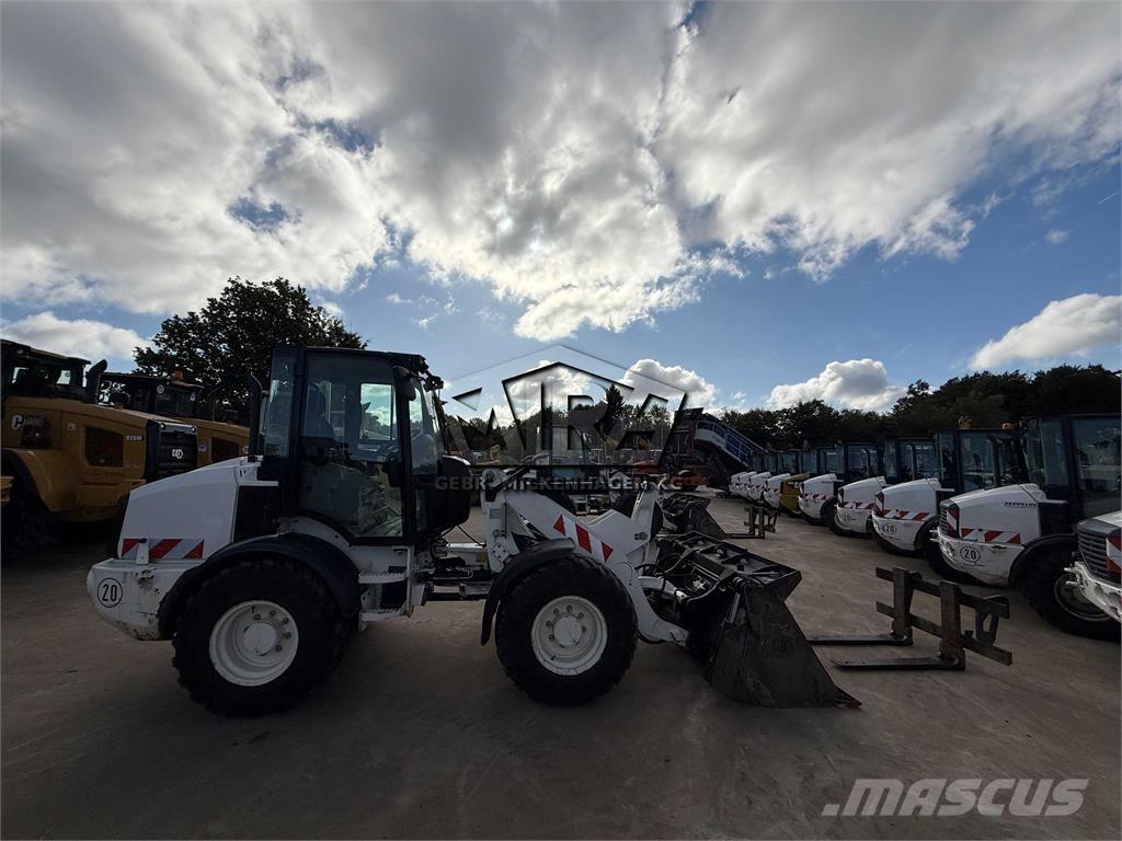 CAT 908M Wielladers