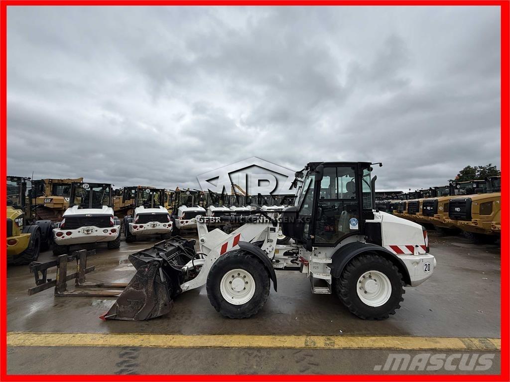 CAT 908M Wielladers
