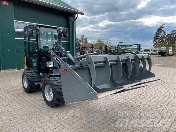 GiANT G2200 HD Voorladers en gravers