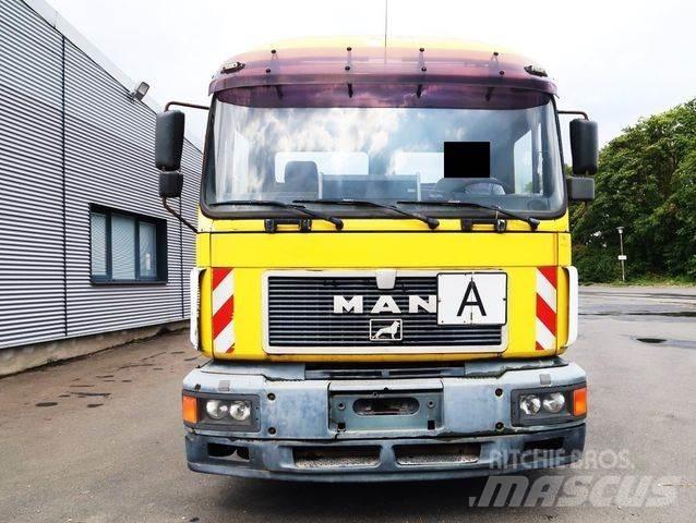 MAN 26.403 FL 6x2 Vrachtwagen met containersysteem