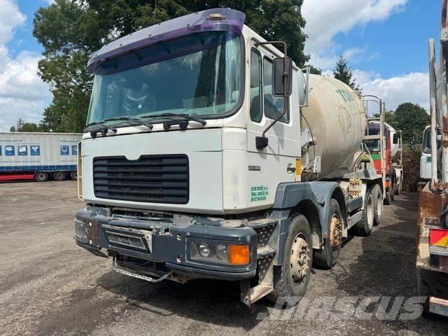 MAN 32.364 8x4 10m³ Betonmixers en pompen
