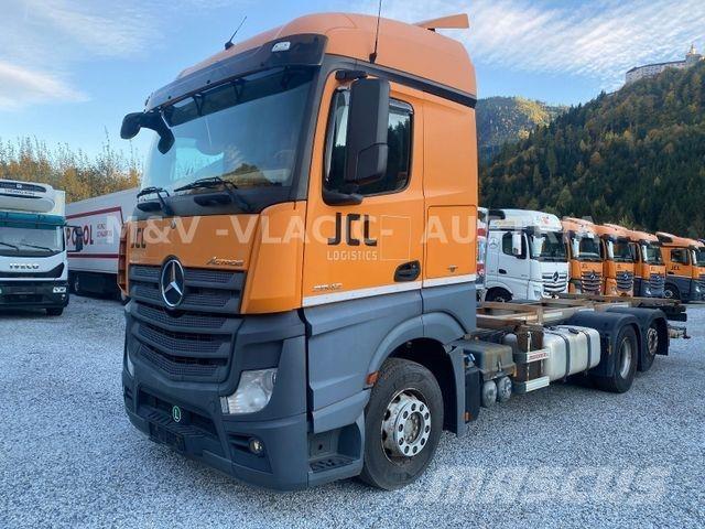 Mercedes-Benz 2542 Chassis met cabine