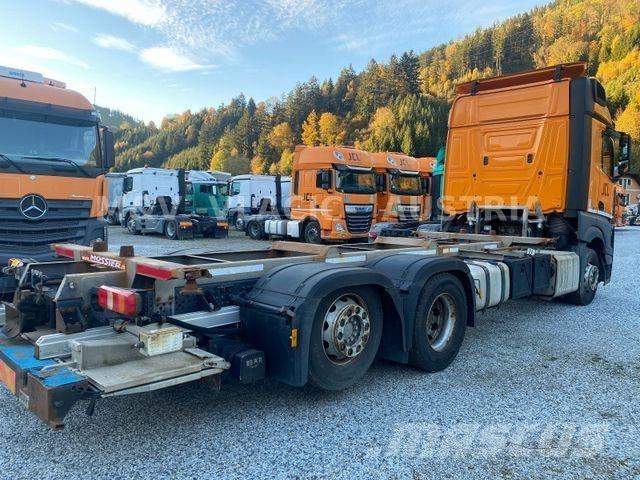 Mercedes-Benz 2542 Chassis met cabine
