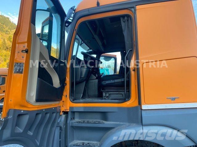 Mercedes-Benz 2542 Chassis met cabine