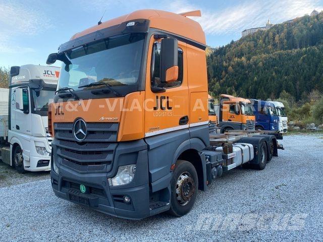 Mercedes-Benz 2542 Chassis met cabine
