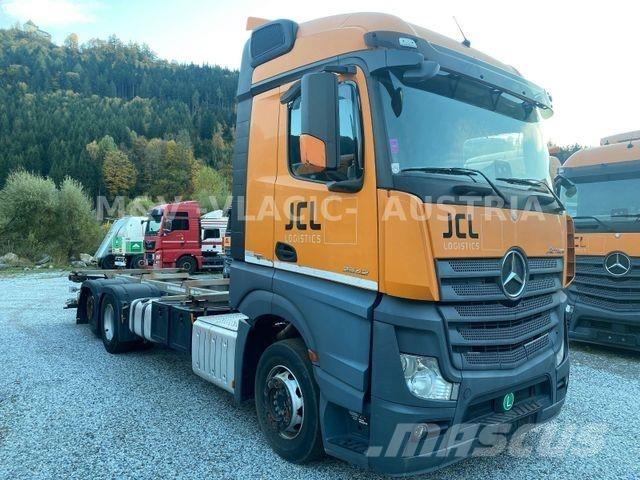 Mercedes-Benz 2542 Chassis met cabine