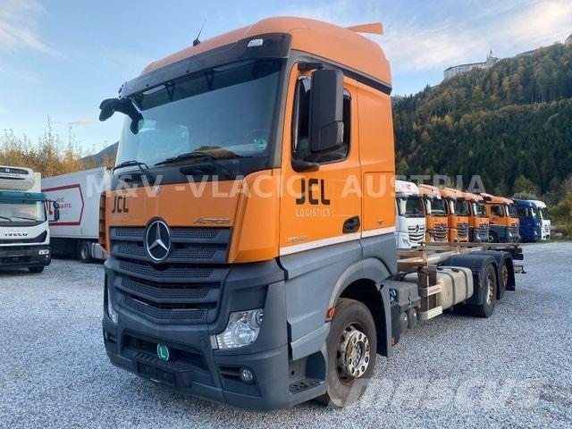 Mercedes-Benz 2542 Chassis met cabine