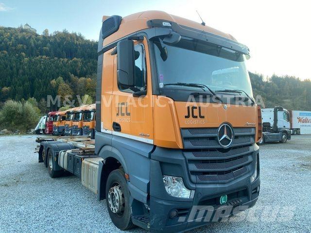 Mercedes-Benz 2542 Chassis met cabine