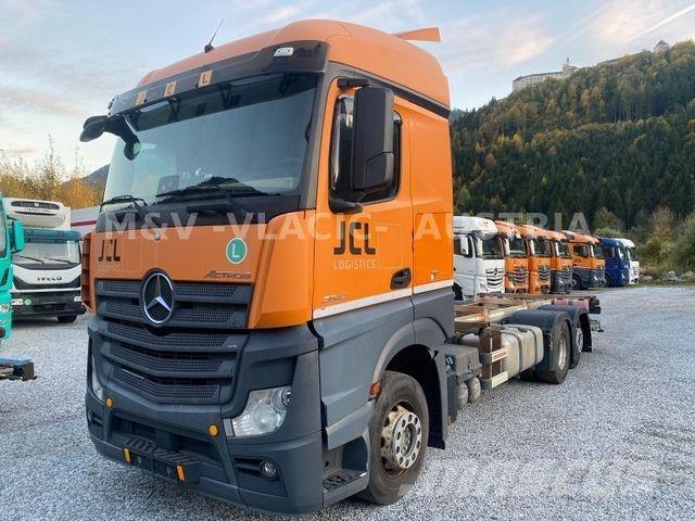 Mercedes-Benz 2542 Chassis met cabine